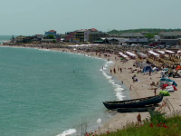 Turistii au ales sa-si petreaca vacanta de Rusalii pe litoral. Mamaia si Vama Veche, la fel de aglomerate ca in plin sezon