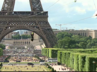 Tiroliana din Turnul Eiffel