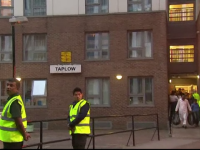 Haos dupa evacuarea a 800 de apartamente din Londra de teama unui incendiu. Locatar: 