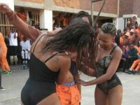 striptease, detinuti, Africa de Sud