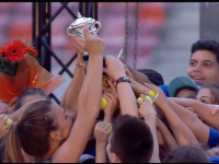 Simona Halep si trofeul de la Roland Garros