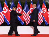 Donald Trump și Kim Jong-un și-au dat mâna pentru prima dată