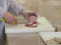 Sângele, refolosit pentru aspectul proaspăt al mezelurilor. Reţeta are numai beneficii