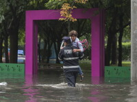 Mai multe străzi din Capitală au fost inundate, după o ploaie torențială