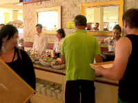 Vacanțele all inclusive atrag turiștii. Cât plătește o familie pentru o săptămână la Mamaia