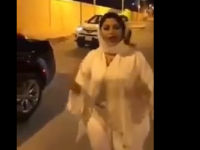 Jurnalistă din Arabia Saudită, anchetată pentru o „ținută indecentă”. Femeia a fugit din țară