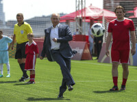 Vladimir Putin a dat lovitura de start la un meci de juniori