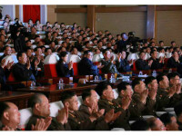 Kim Jong-un la un spectacol, alături de oficialul presupus executat - 5