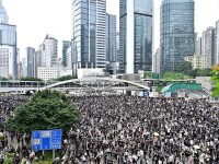 Executivul din Hong Kong suspendă legea care a scos un milion de oameni în stradă