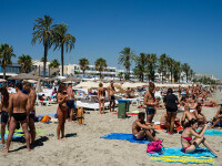 Scene interzise minorilor surprinse la balconul unui hotel din Ibiza