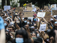 Adunare uriașă în New York pentru a comemora moartea lui George Floyd