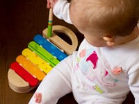 (P) 6 beneficii educaționale ale jucăriilor