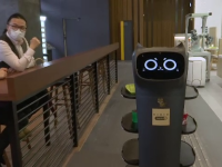 Robot în restaurant