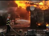 Incendiu violent la o casă din Bacău. Copiii au scăpat, părinții au șanse minime de supraviețuire. ”Spunea că moare, moare”