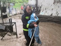 Un pompier a salvat un bebeluș din calea viiturii: ”Eram în timpul liber”