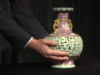 Un vas chinezesc antic de porţelan a fost estimat la 11 milioane de dolari