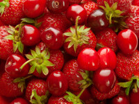 Fructele de sezon trebuie consumate în porții de maxim 300 de grame. Beneficiile căpșunelor și cireșelor