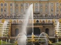 Fântânile arteziene ale țarului Petru cel Mare împlinesc 300 de ani. Consumă 1.000 de litri de apă pe secundă