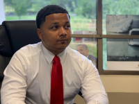 Abandonat după naștere lângă un tomberon, a ajuns milionar la 31 de ani. Povestea lui Freddie Figgers, „copilul din gunoaie”