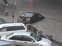 Ploaia torențială a făcut ravagii în Craiova. O stradă s-a surpat. VIDEO