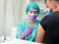 Un italian a încercat să se vaccineze anti-Covid într-un braţ fals de silicon, pentru a obţine certificatul sanitar