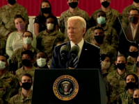 Joe Biden a ajuns în Marea Britanie și a vizitat o bază militară americană, înainte de summitul G7