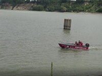 O femeie a căzut într-un lac, iar trupul său este căutat de trei zile