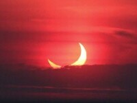 Prima eclipsă de soare din 2021 s-a văzut și în România. Imagini spectaculoase
