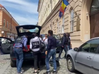 Zece polițiști de la Înmatriculări Auto Timișoara, reținuți după ce au luat șpagă de sute de ori