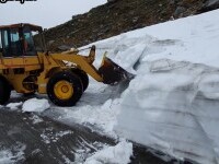 Iarnă în toată regula pe Transfăgărășan: Zăpada măsoară chiar și opt metri (Video)