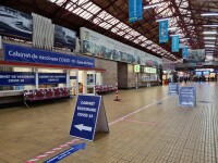 Drulă anunţă în versuri deschiderea unui centru de vaccinare: ”Hai cu mic, cu mare/ În gară, la vaccinare