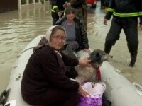 România este pe jumătate sub ape: oameni evacuați, case și drumuri distruse. Câți bani vor primi de la guvern cei afectați