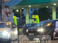 VIDEO șocant în București. Un șofer este atacat și bătut în trafic cu o crosă de golf