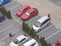 Un tânăr a fost bătut cu brutalitate într-o parcare din Brașov. VIDEO