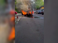 O mașină a luat foc în mers și a ars ca o torță, în București. ”Nu mai are ce să-i facă”