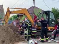 Doi muncitori au scăpat cu viață după ce au fost îngropați de un mal de pământ. Prezența de spirit a colegilor i-a salvat
