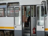 Incident grav în București. O șină s-a desprins, a trecut prin podeaua unui tramvai și a rănit un bărbat - 2