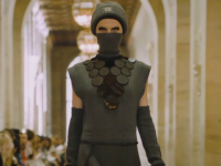 Marc Jacobs a reinterpretat masca de protecție, în noua colecție de toamnă