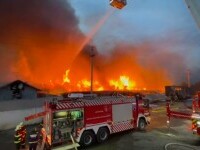 Incendiu puternic la Pitești. Intervin 18 autospeciale de pompieri
