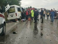 Opt morţi şi 10 răniţi într-un accident rutier din Turcia. Mai multe persoane mergeau la o nuntă