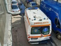 Ambulanță blocată în Drăgășani de mașinile parcate ilegal: ”Nesimțirea ucide”. Ce s-a întâmplat cu pacientul