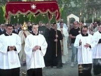 Romano-catolicii au sărbătorit ziua Trupului și Sângelui Domnului. Mii de credincioși, pe străzile din Iași