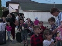 Iași: Zeci de copii săraci au primit cadou o vacanță la mare. 