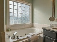 (P) Care este cel mai bun material pentru mobilierul de baie?
