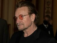 Drama trăită de Bono, solistul trupei U2. Are un frate vitreg de existența căruia nu a știut timp de zeci de ani