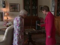 Premierul scoțian i-a oferit un cadou inedit Reginei Elisabeta a II-a