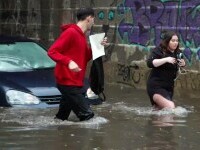 „E dezastru”. Potop după Codul roșu de ploi torențiale, la Timișoara. Străzi și mașini blocate și un spital inundat