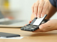 (P) De ce telefoanele mobile nu mai au baterii detașabile?