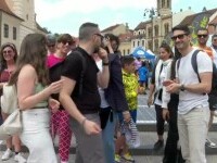 Brașovul, luat cu asalt de turiști în a doua zi de vară. Cât de plin este peste tot, cât de bine o duc românii noştri”