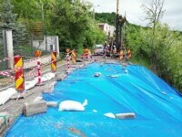 Strada surpată în Cluj-Napoca o ia din nou la vale. „Situația este jalnică”